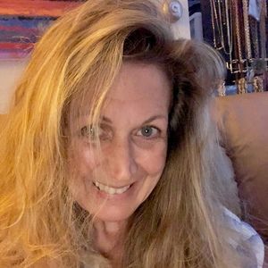 Meet your Posher, Debbi